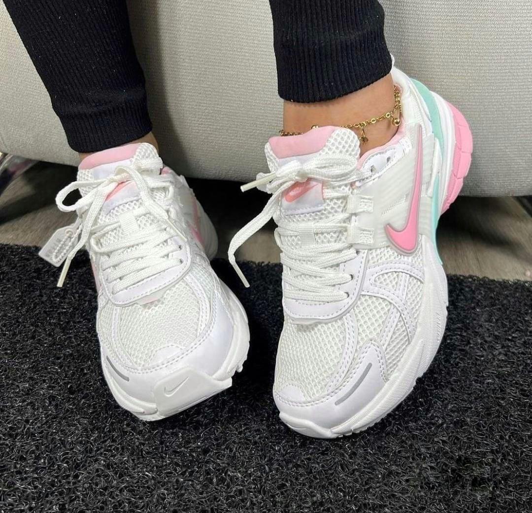 Tu Look Merece Esto: Nike V2K Run Mujer en Tendencia