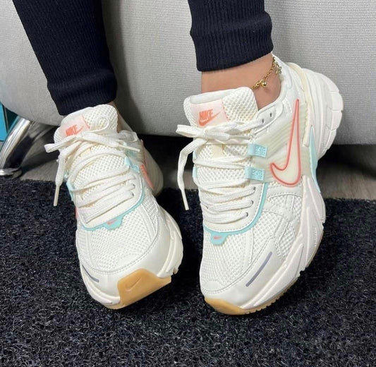 Tu Look Merece Esto: Nike V2K Run Mujer en Tendencia