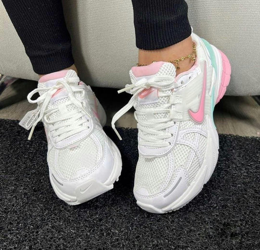 Tu Look Merece Esto: Nike V2K Run Mujer en Tendencia