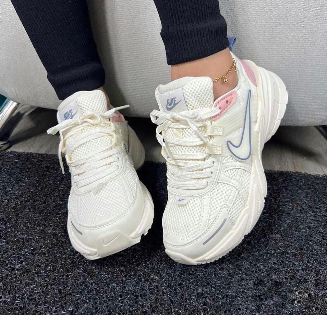 Tu Look Merece Esto: Nike V2K Run Mujer en Tendencia