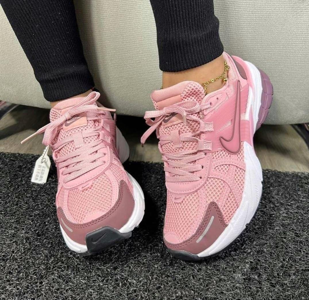 Tu Look Merece Esto: Nike V2K Run Mujer en Tendencia